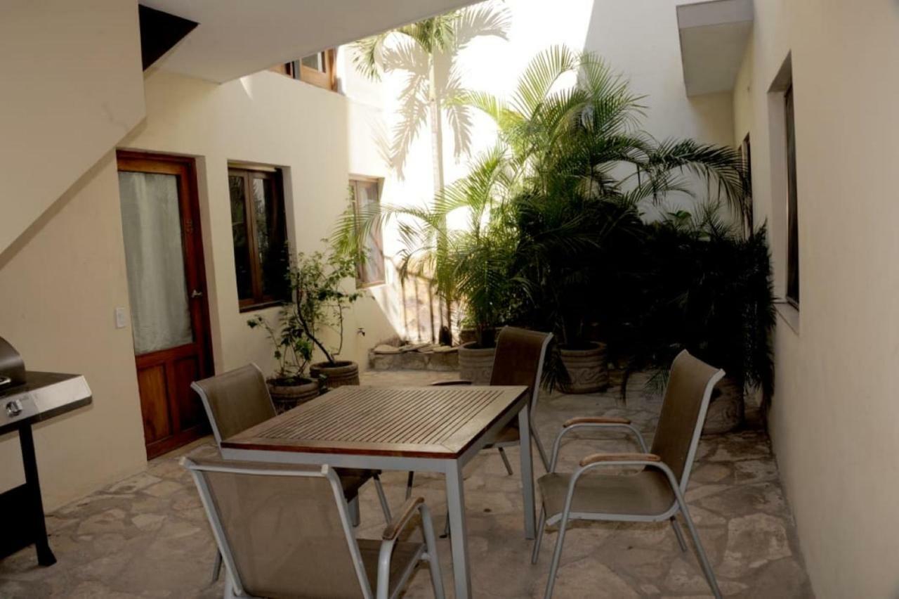 Apartamentos Casa Amarilla Granada Exterior photo